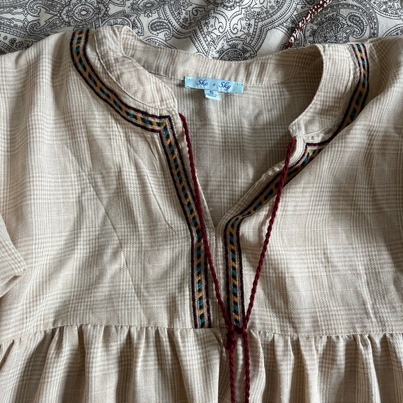 Fall embroidery shift dress - Picture 4 of 4